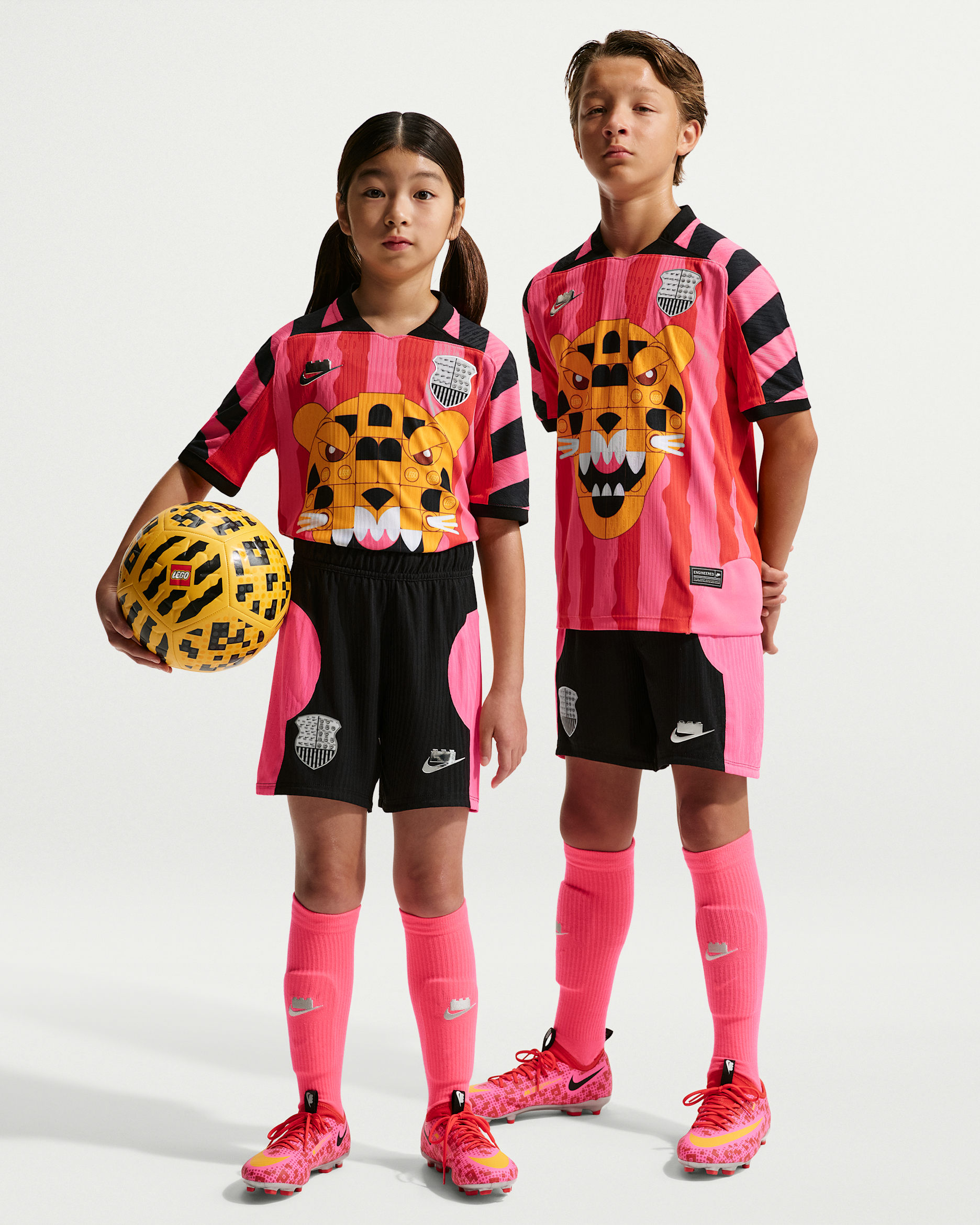 Nike x LEGO® Collection — Black/Hyper Pink/Hyper Pink