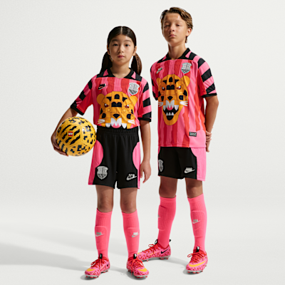 Nike x LEGO® Collection — Black/Hyper Pink/Hyper Pink