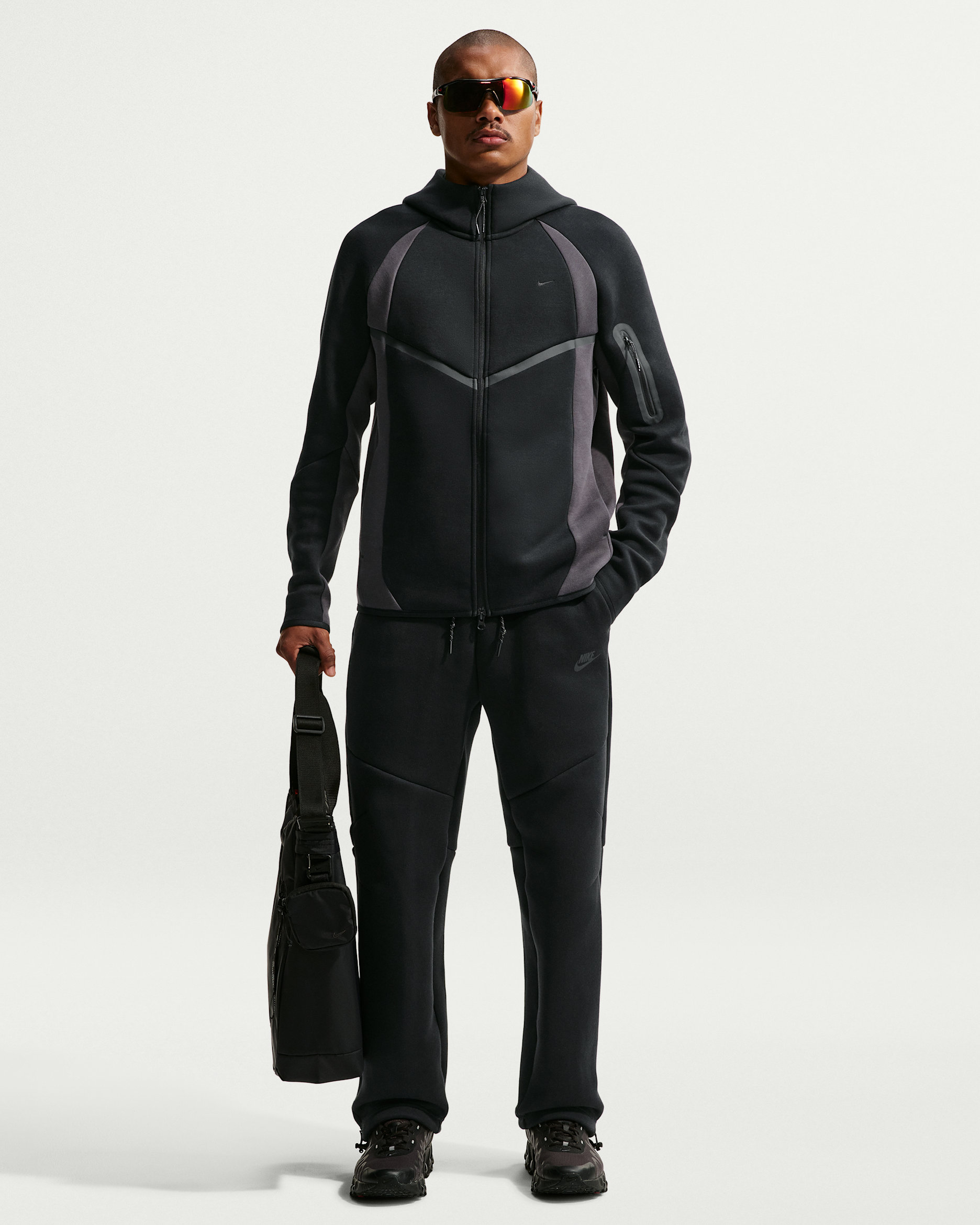 Nike Tech — Black/Black