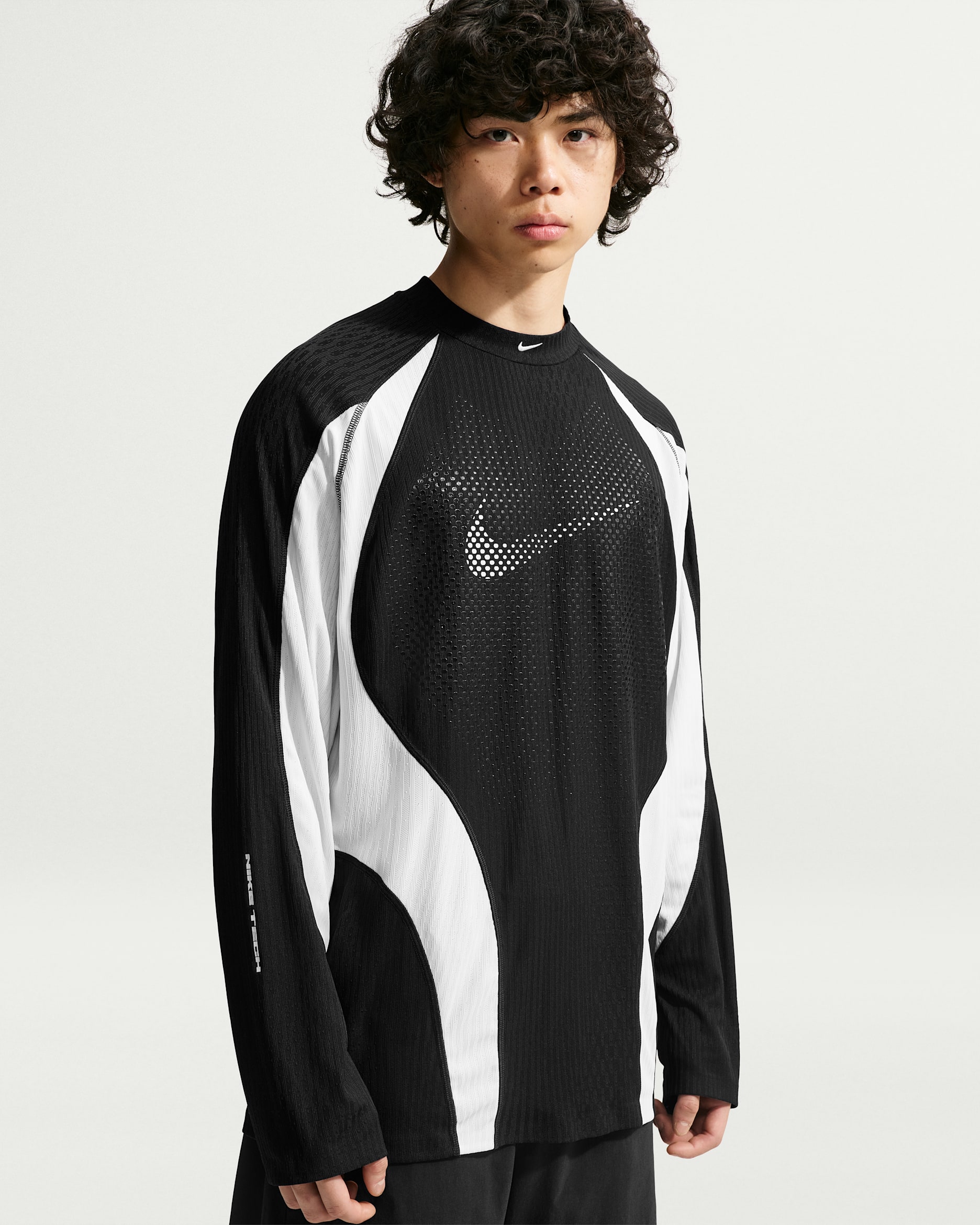 Nike Tech — Black/Off-White/Off-White