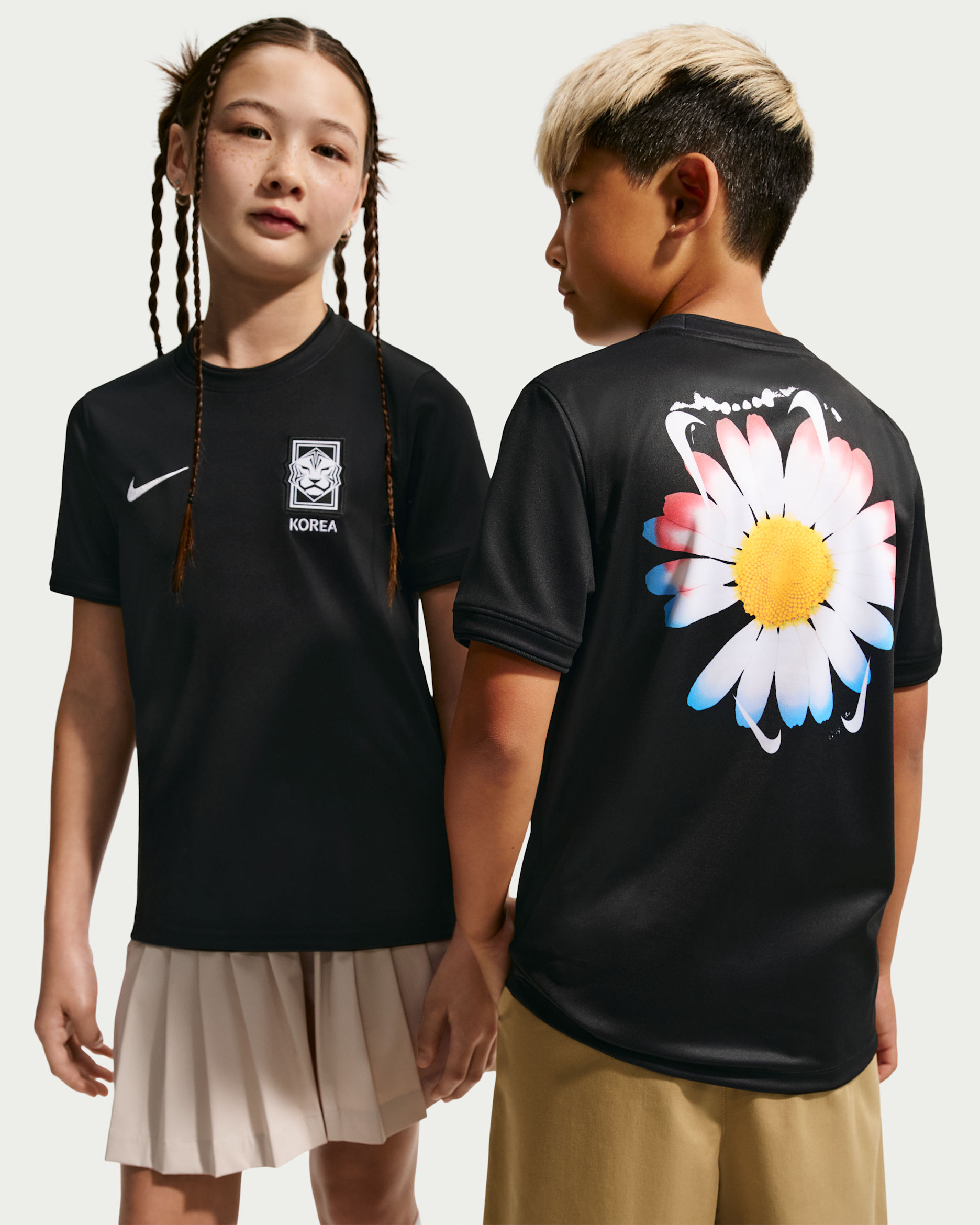 Korea x PEACEMINUSONE — Black/White