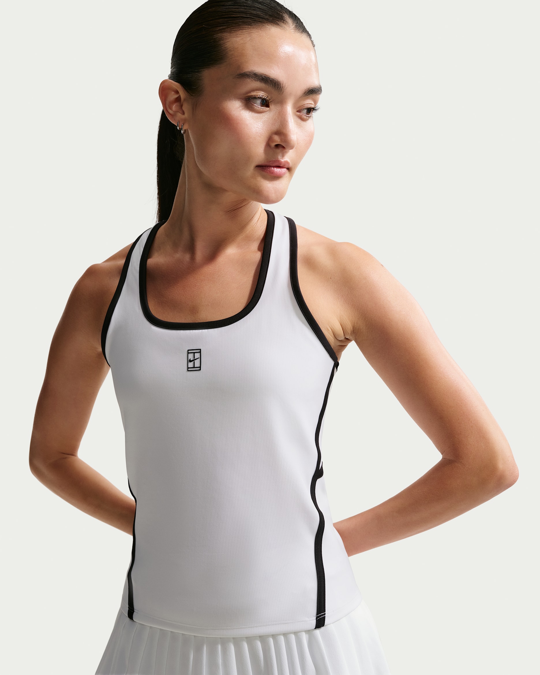 Nike Advantage — White/Black