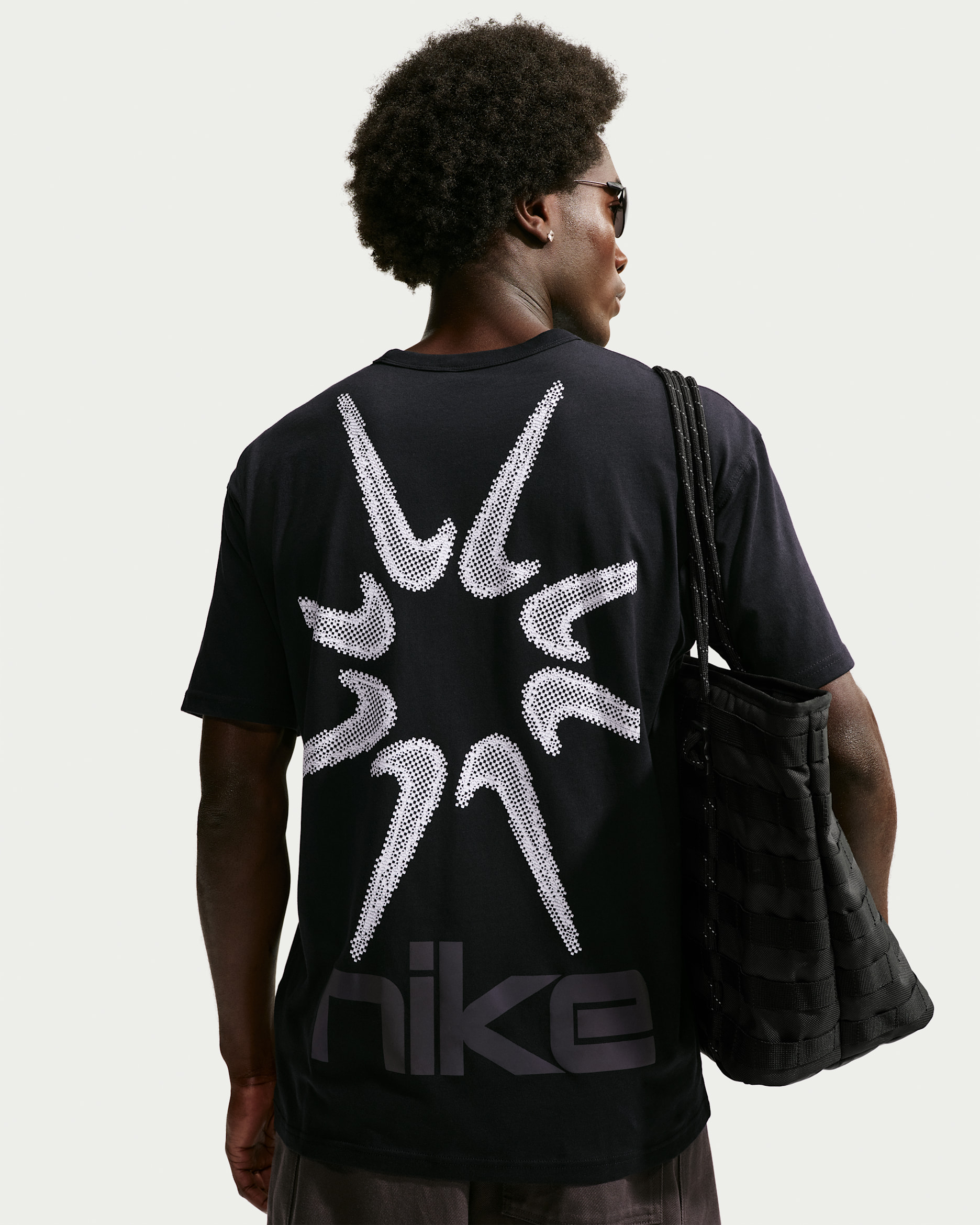 Nike Sportswear — Black