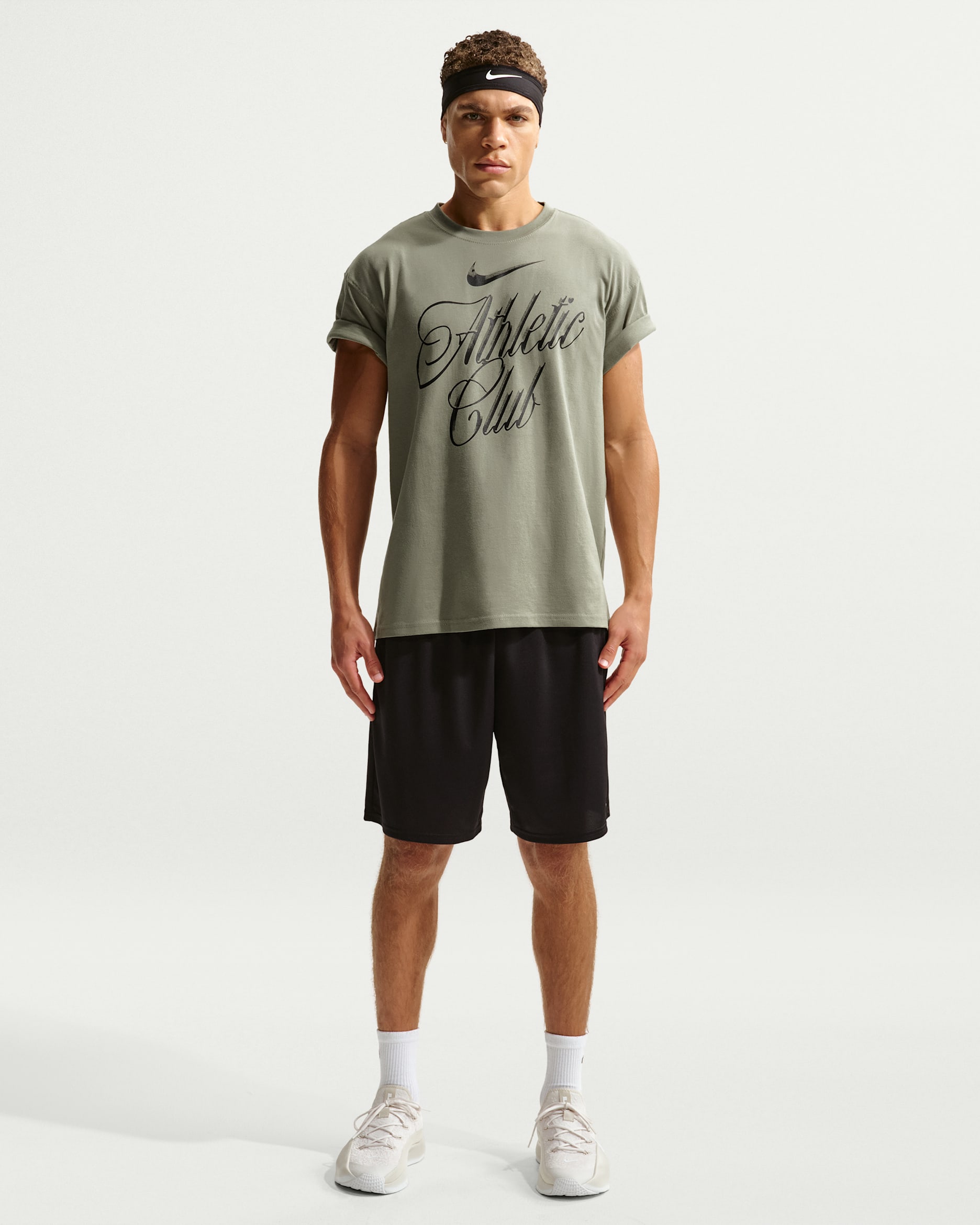 Nike — Black/White