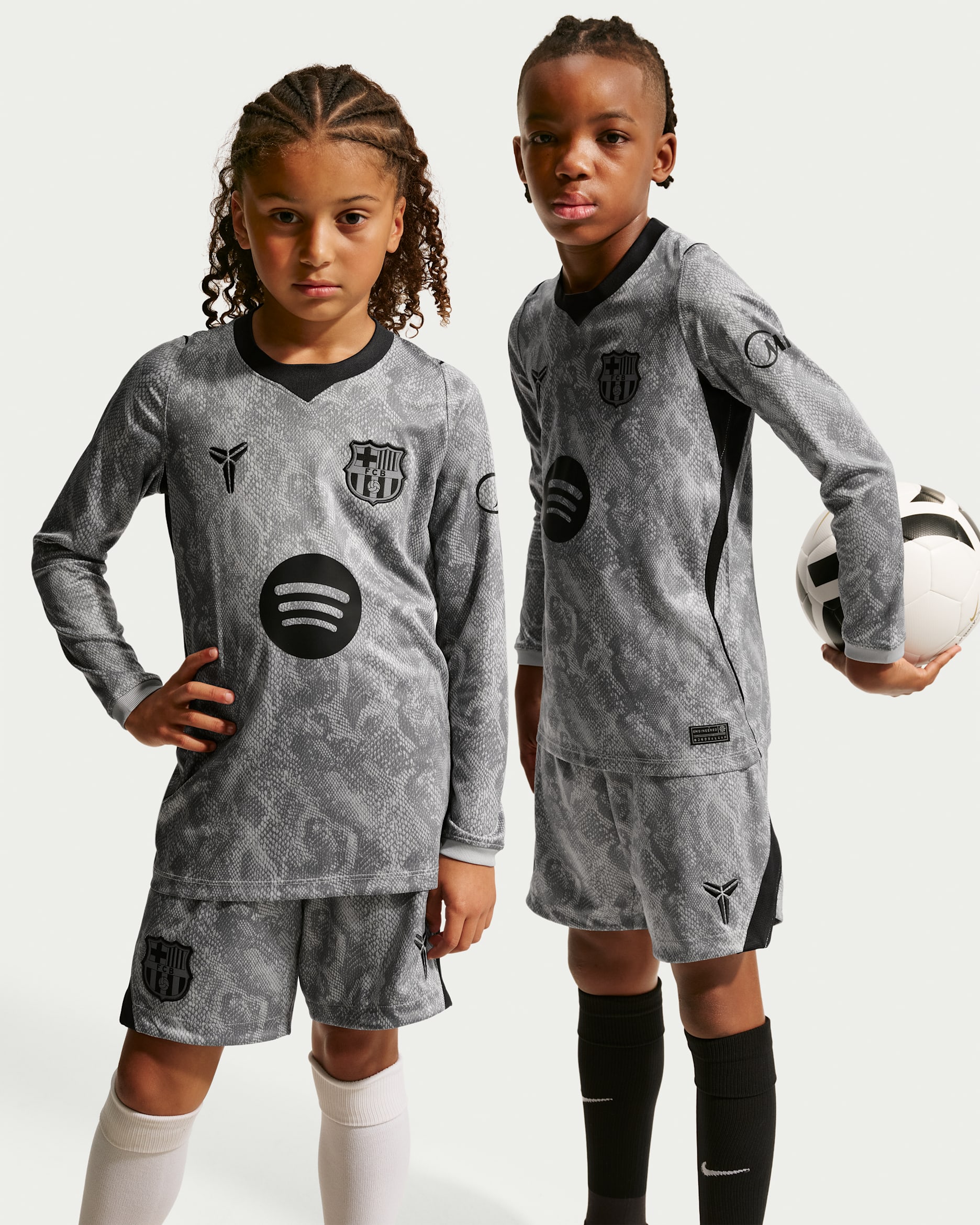 F.C. Barcelona 2026/27 Stadium Goalkeeper Away — Wolf Grey/Wolf Grey/Black/Black