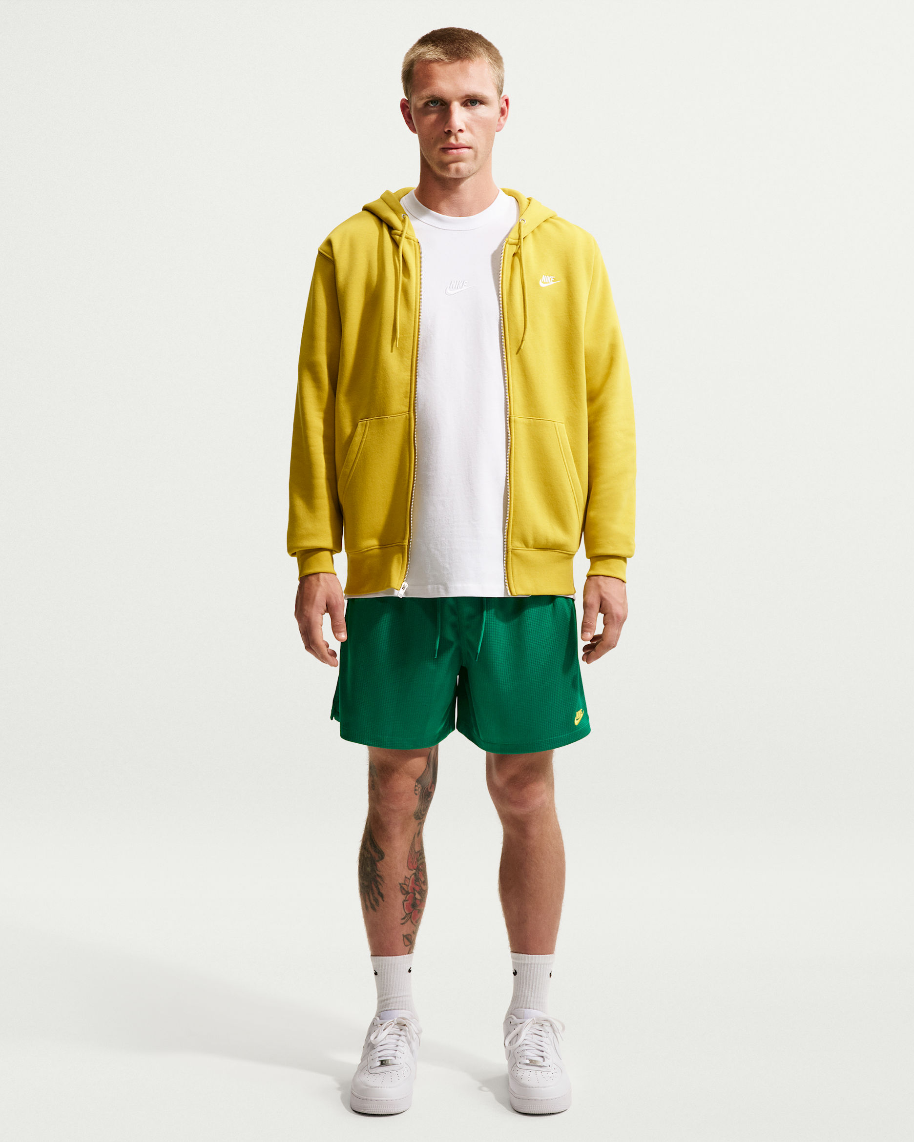 Nike Sportswear Club — Malachite/Lightning