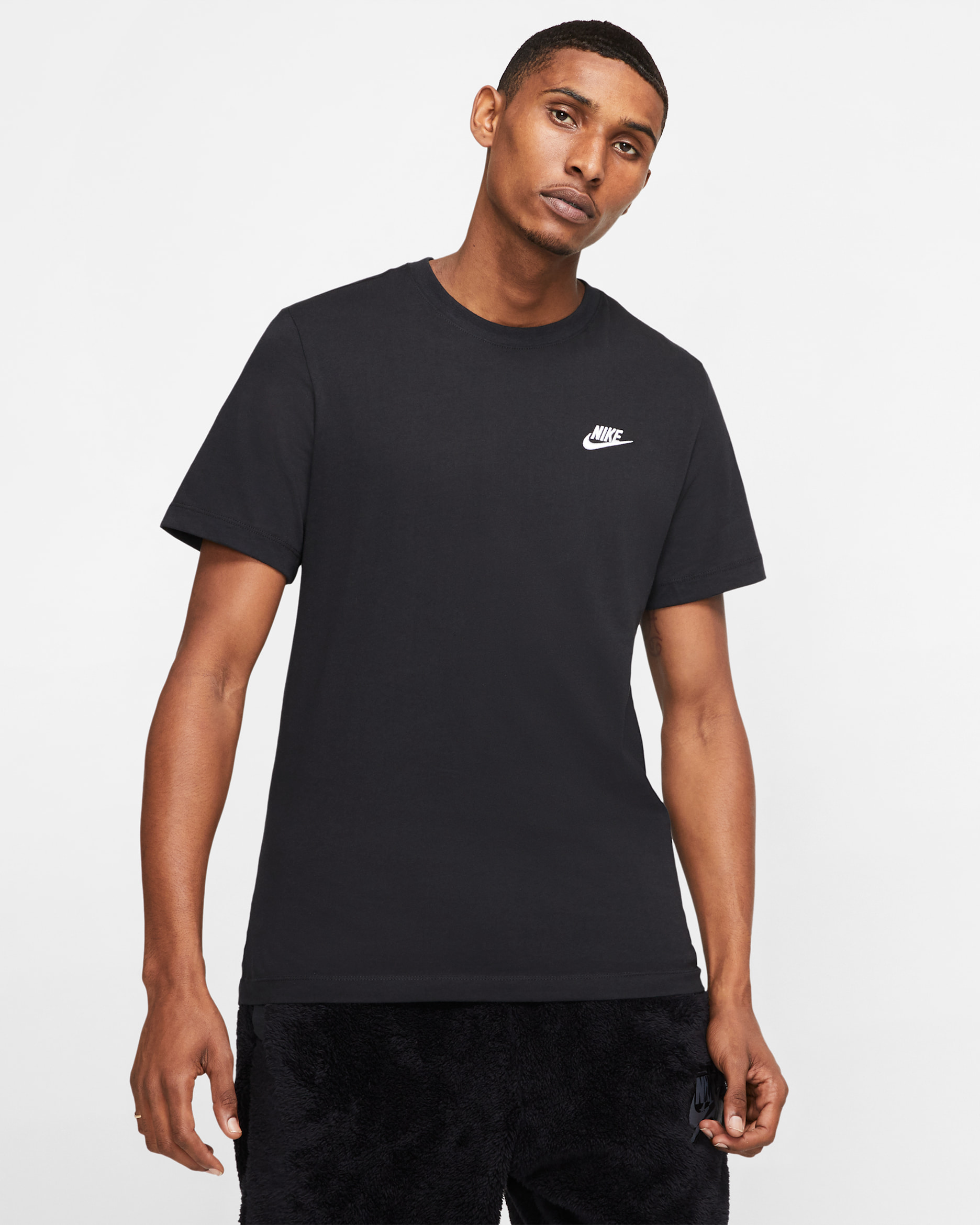 Nike Sportswear Club — Black/White