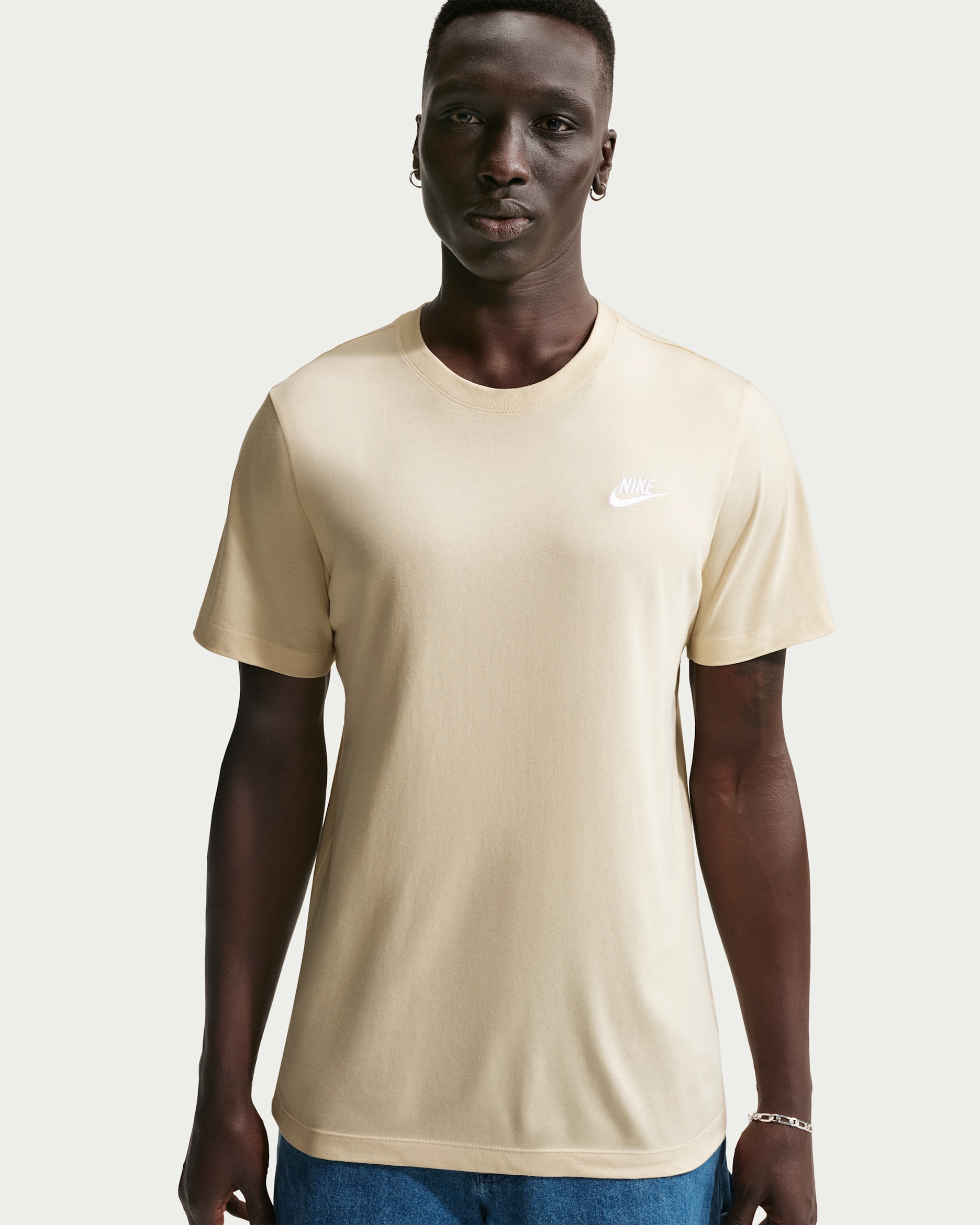 Nike Sportswear Club — Light Khaki