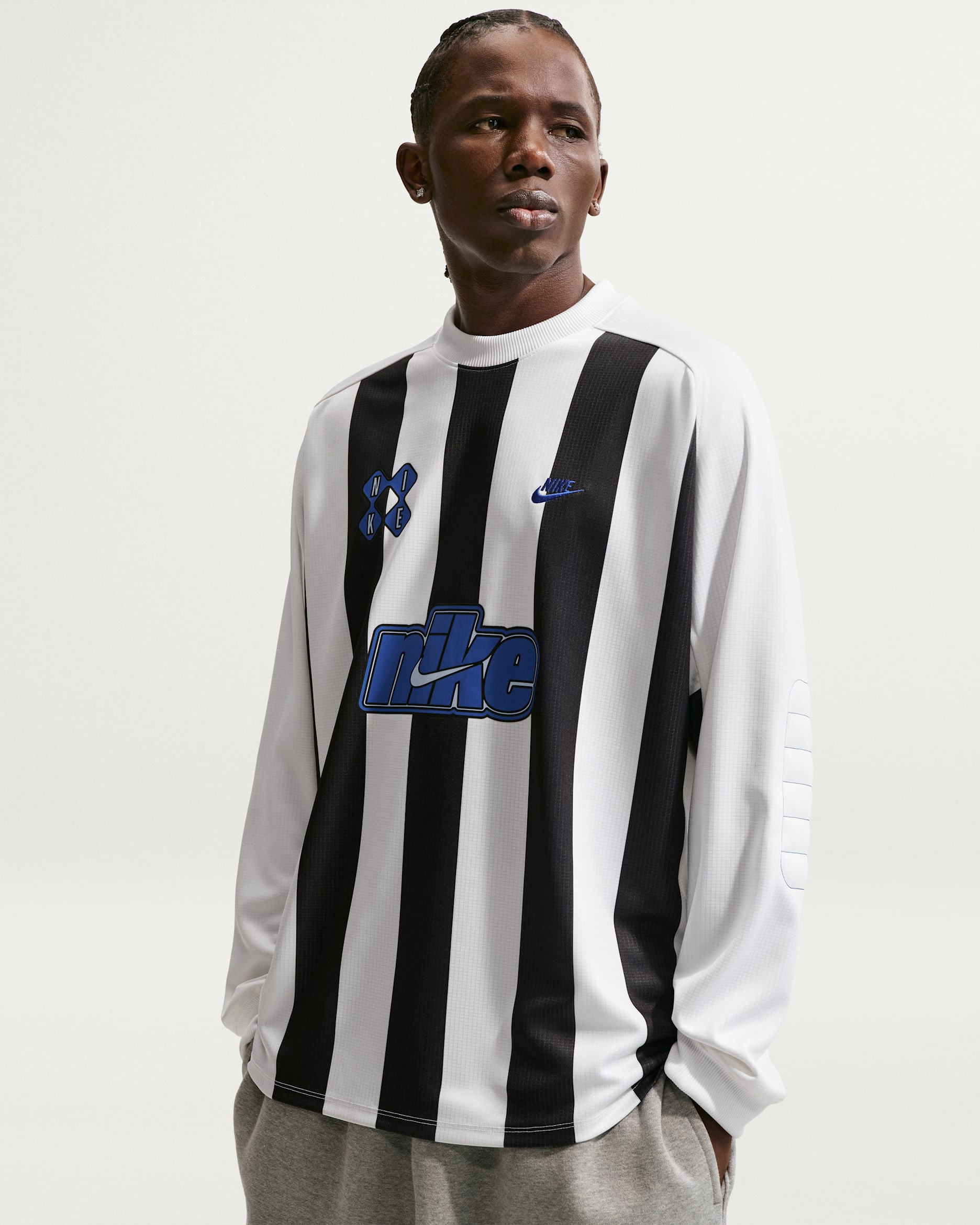 Nike Sportswear Club — Black/White/Game Royal