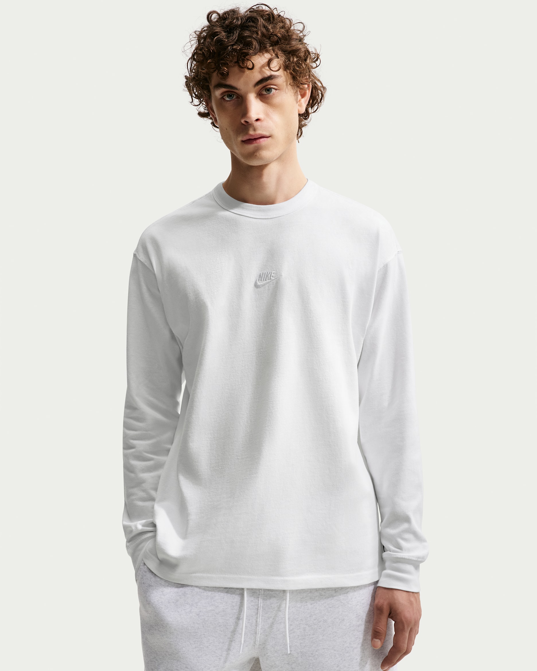 Nike Sportswear Premium Essentials — White