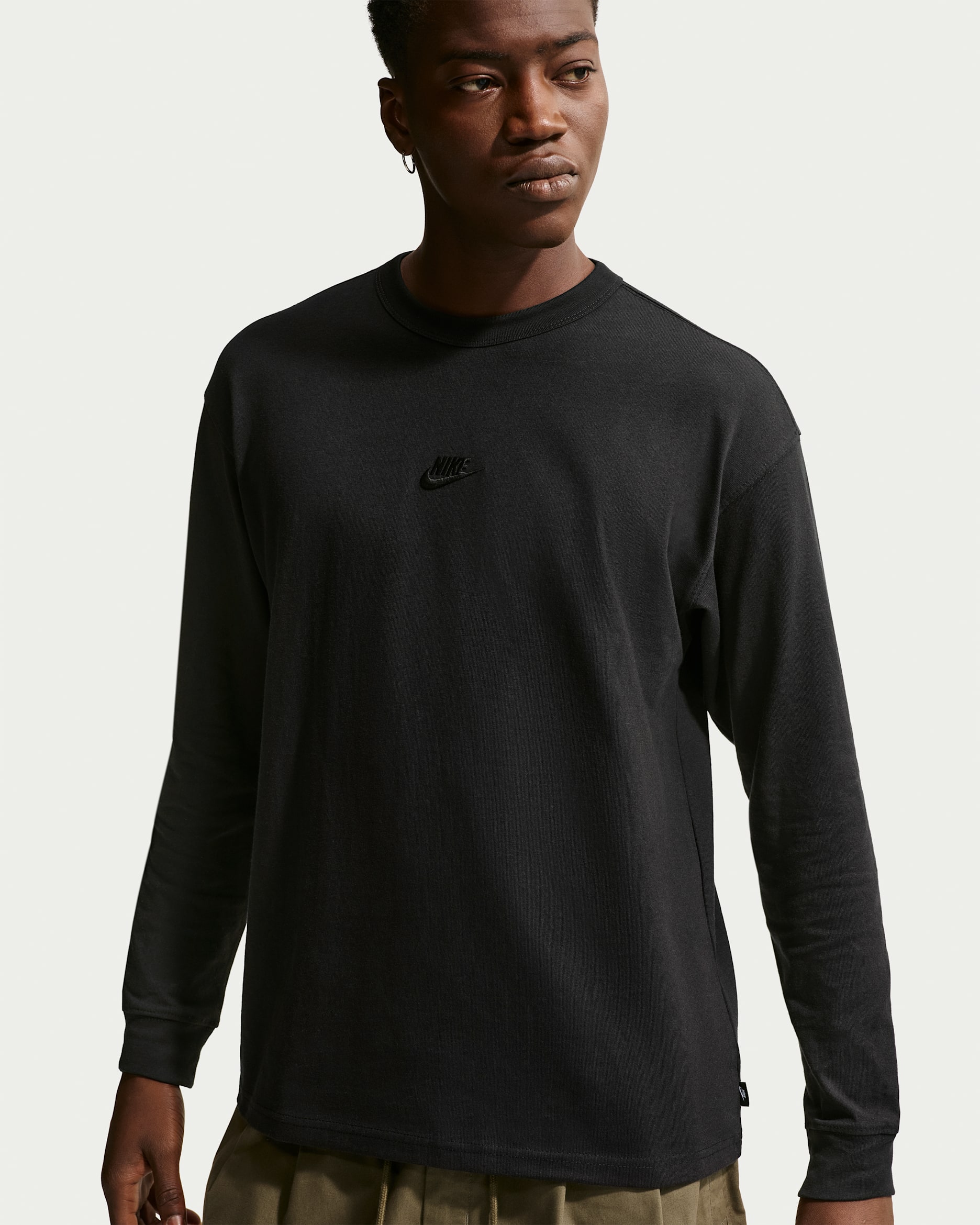 Nike Sportswear Premium Essentials — Black