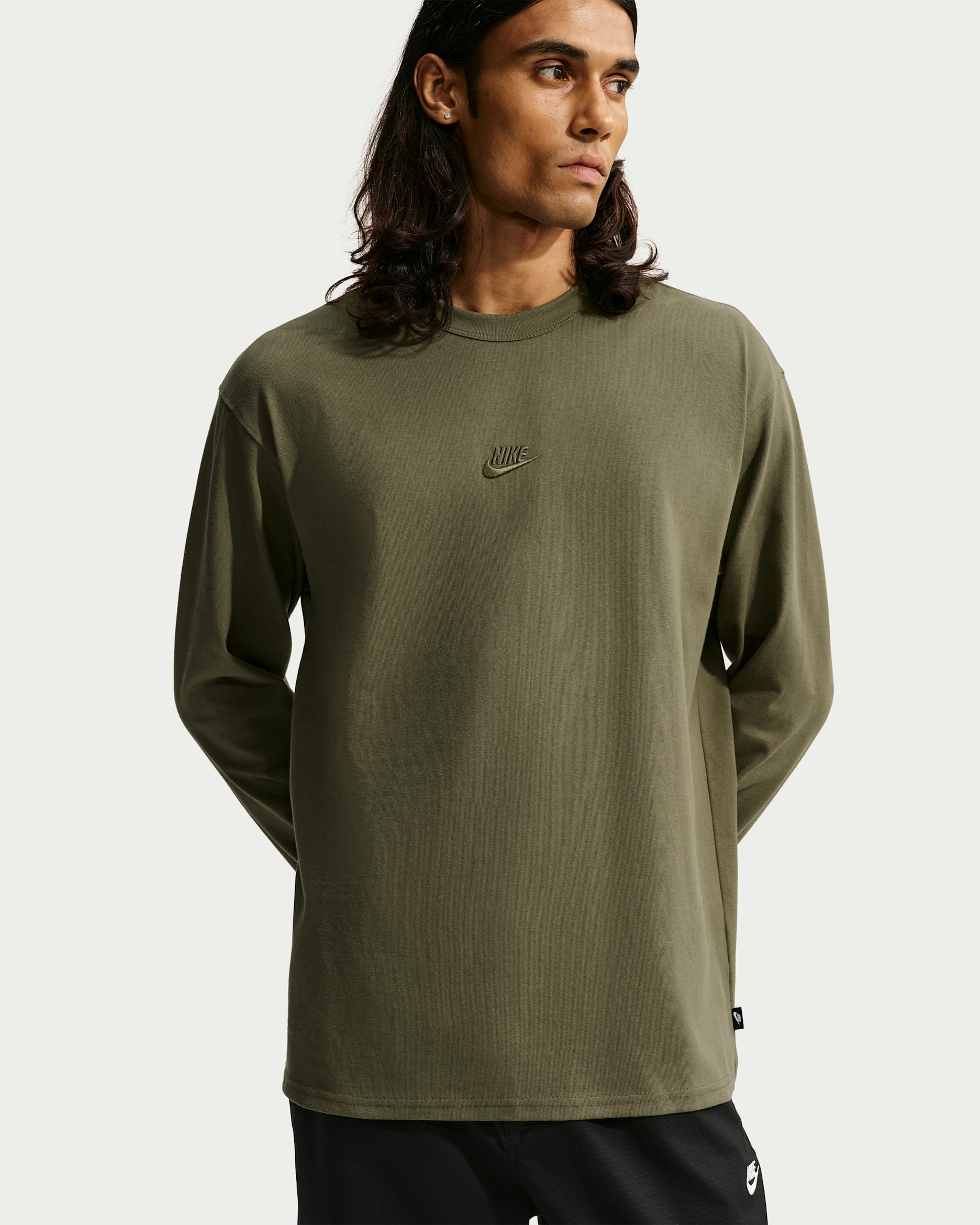 Nike Sportswear Premium Essentials — Medium Olive