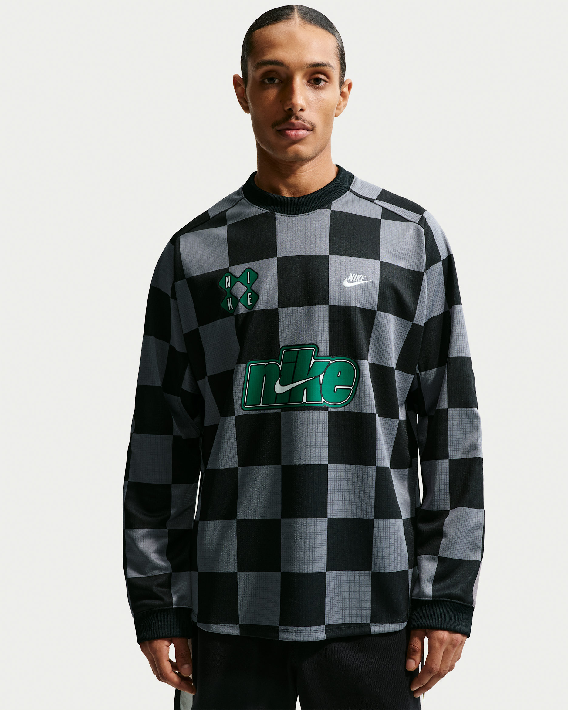 Nike Sportswear Club — Smoke Grey/Black/Malachite