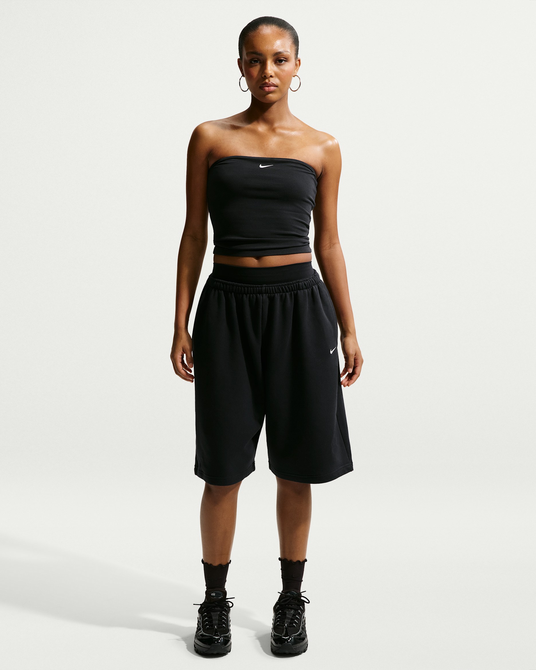 Nike Sportswear — Black/Sail
