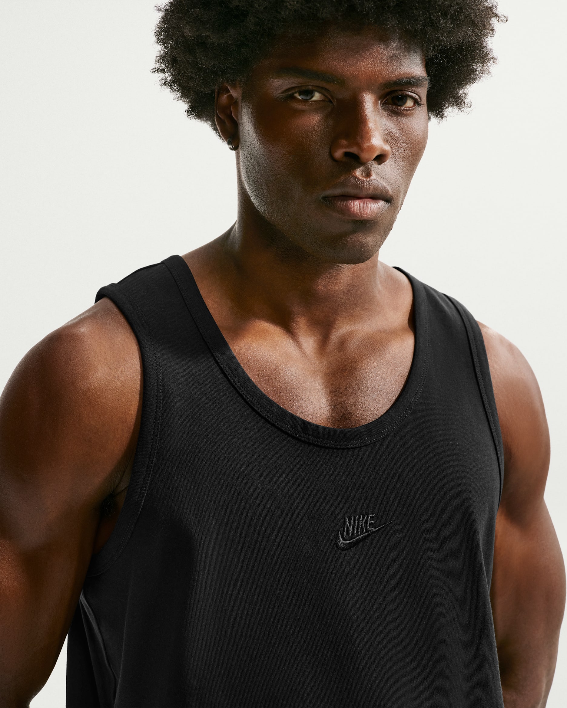 Nike Sportswear Premium Essentials — Black