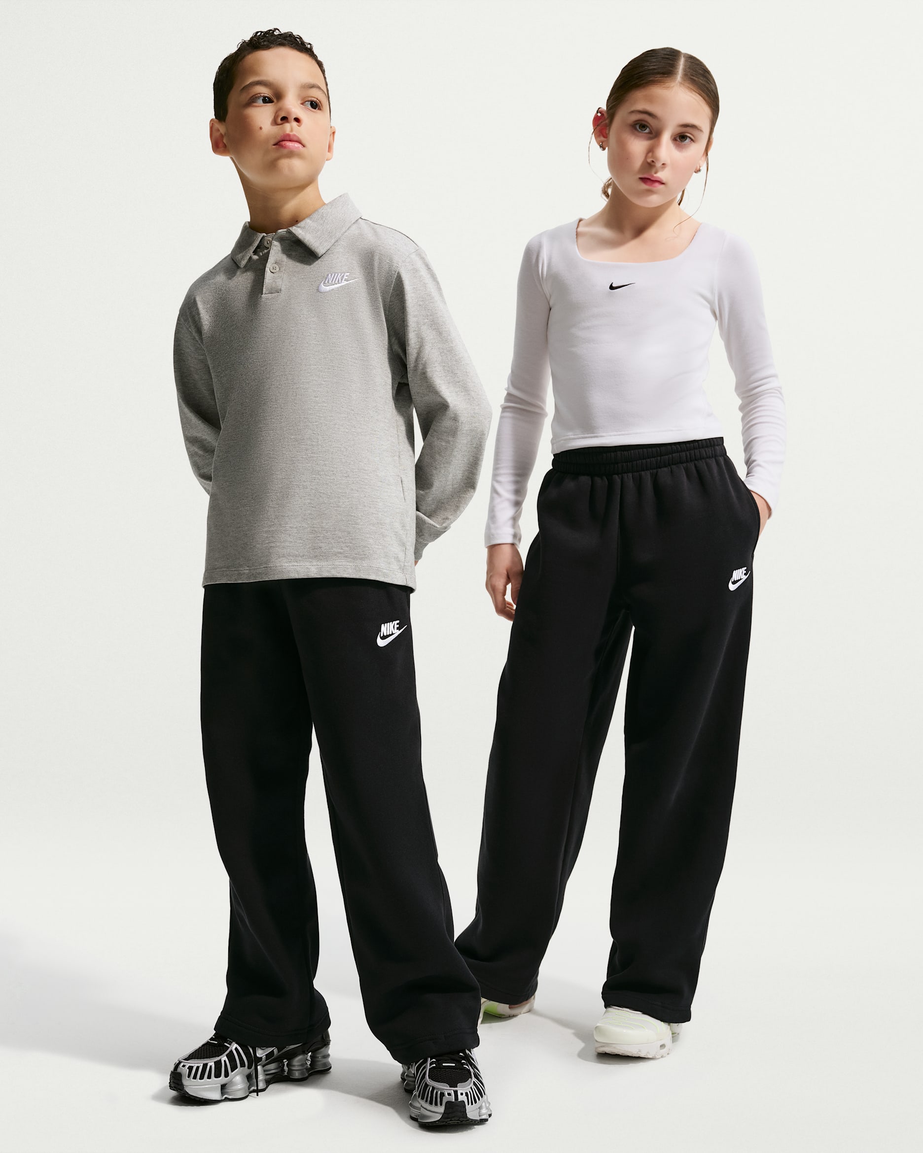Nike Sportswear — Black/White