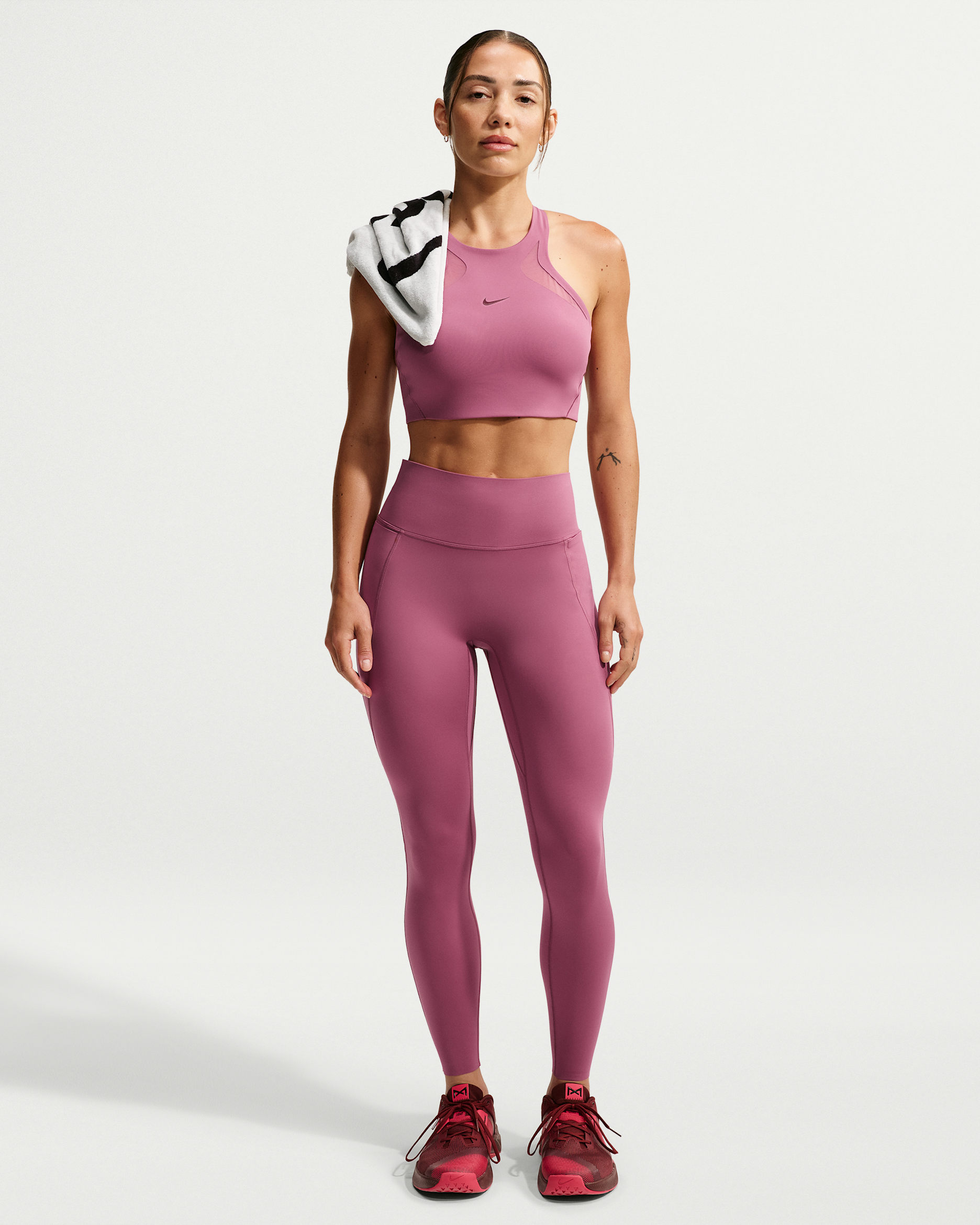 Nike Universa — Pink Smoke/Pink Smoke/Mystic Dates