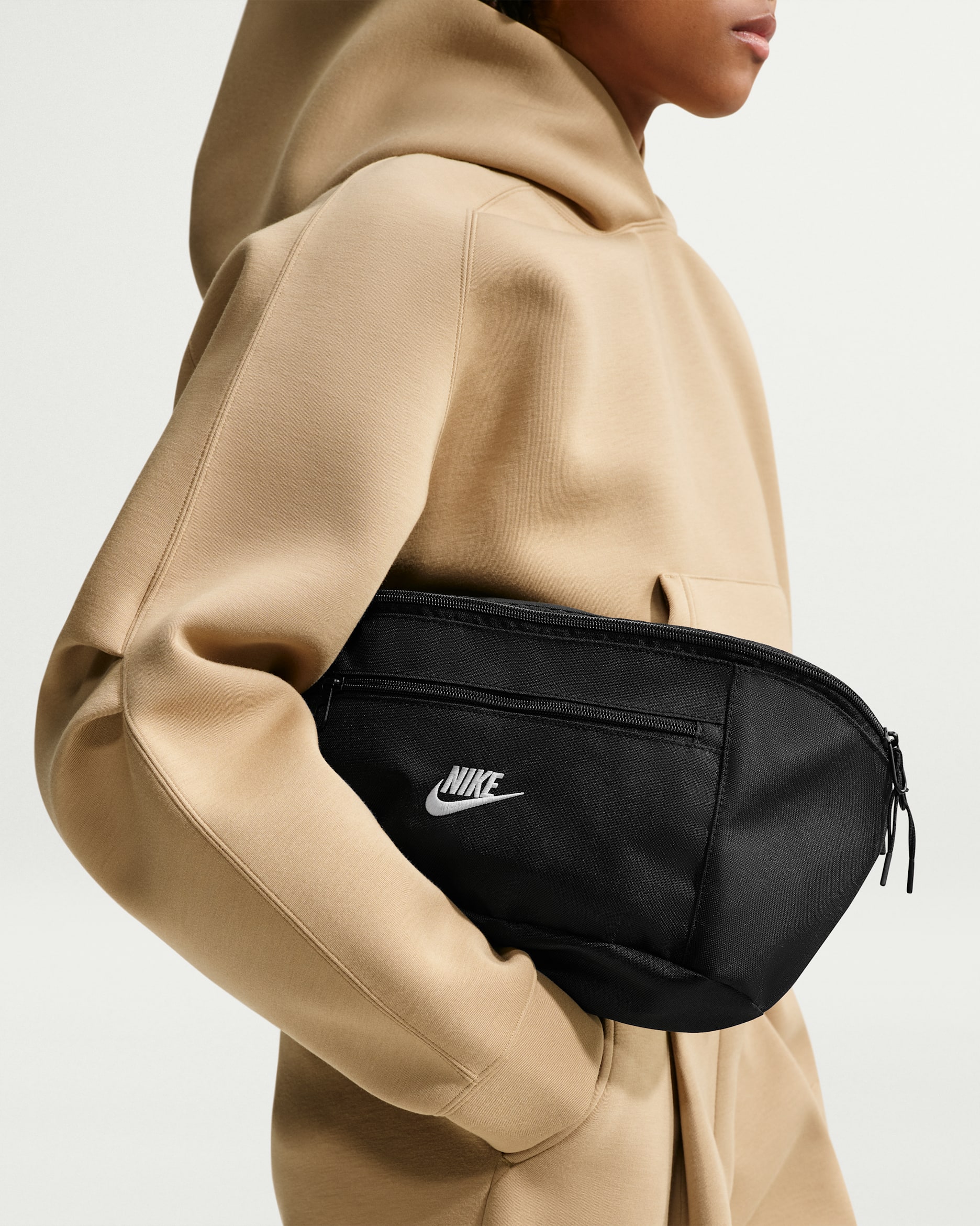 Nike Heritage — Black/Black/White