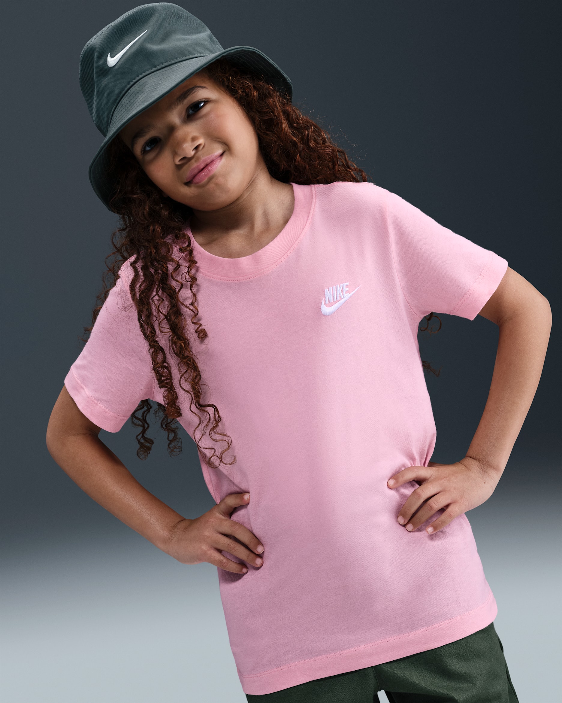 Nike Sportswear — Medium Soft Pink