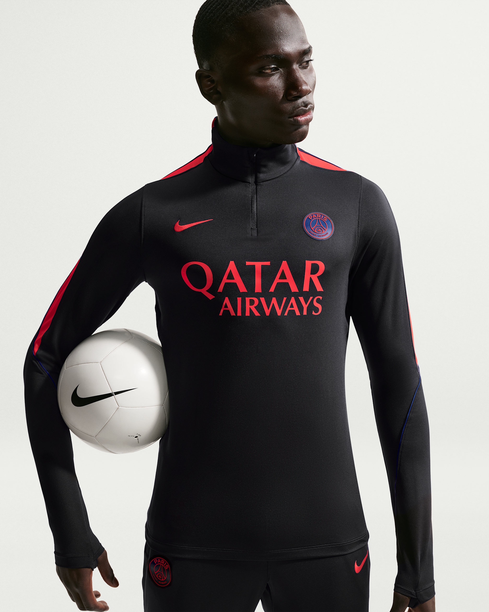 Paris Saint-Germain Strike — Black/Global Red/Global Red