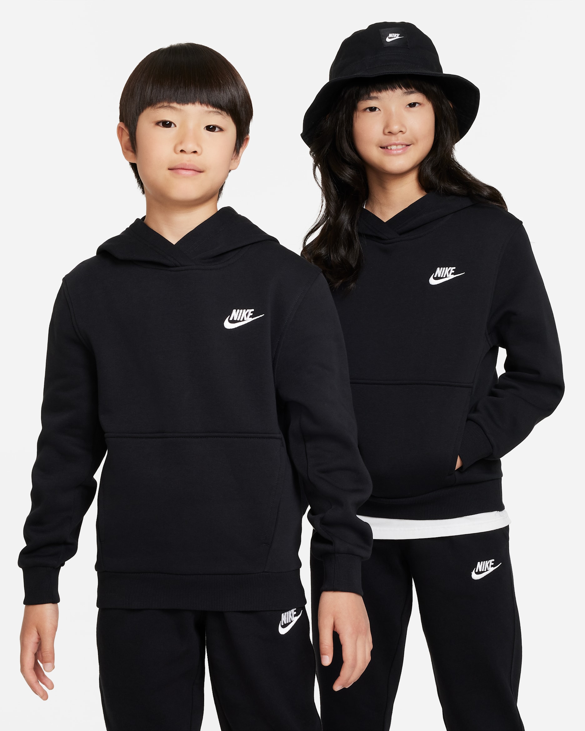 Nike Sportswear Club Fleece — Black/White