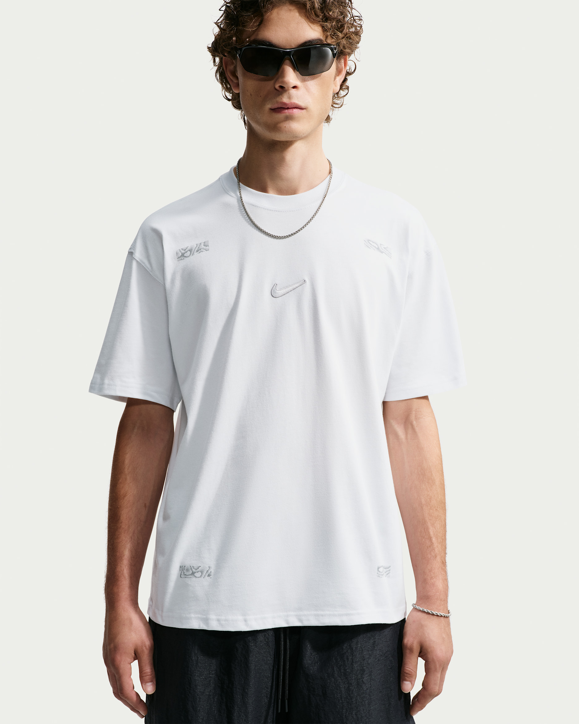 Nike Sportswear — Off-White