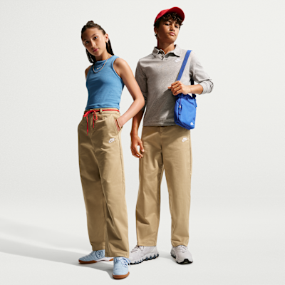 Nike Sportswear Club — Parachute Beige/White