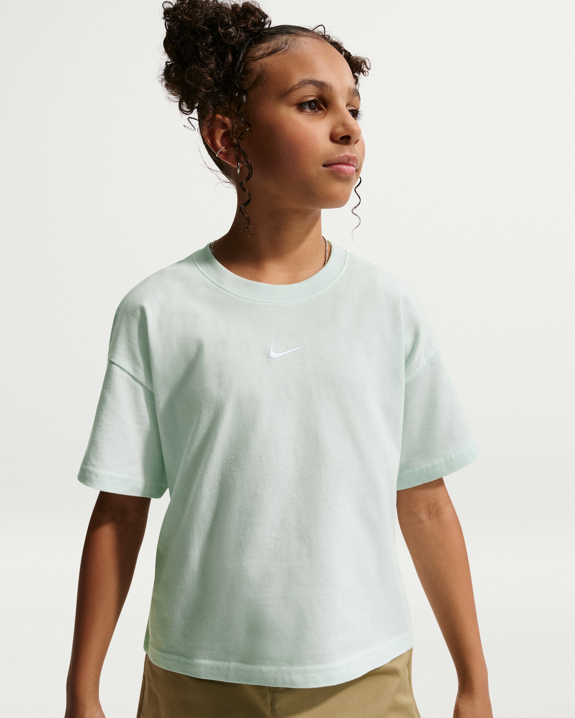 Nike Sportswear Essential — Barely Green
