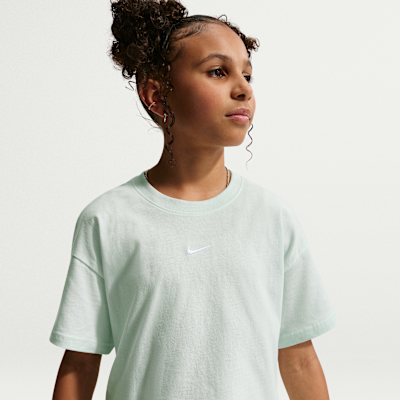 Nike Sportswear Essential — Barely Green