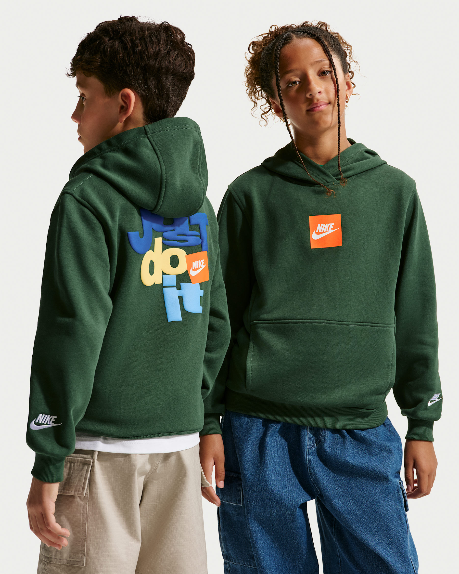 Nike Sportswear Club — Fir/White