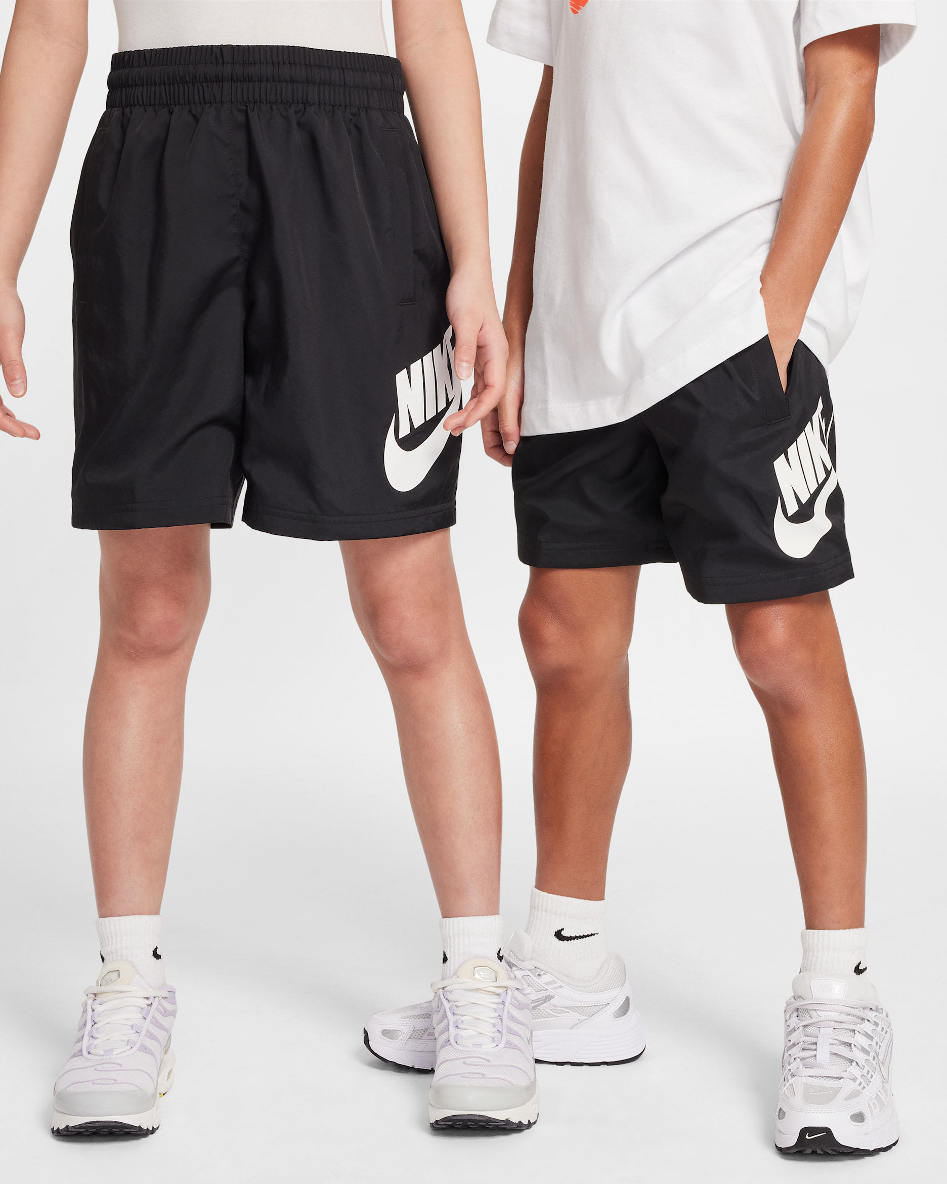 Nike Sportswear Club — Black/White