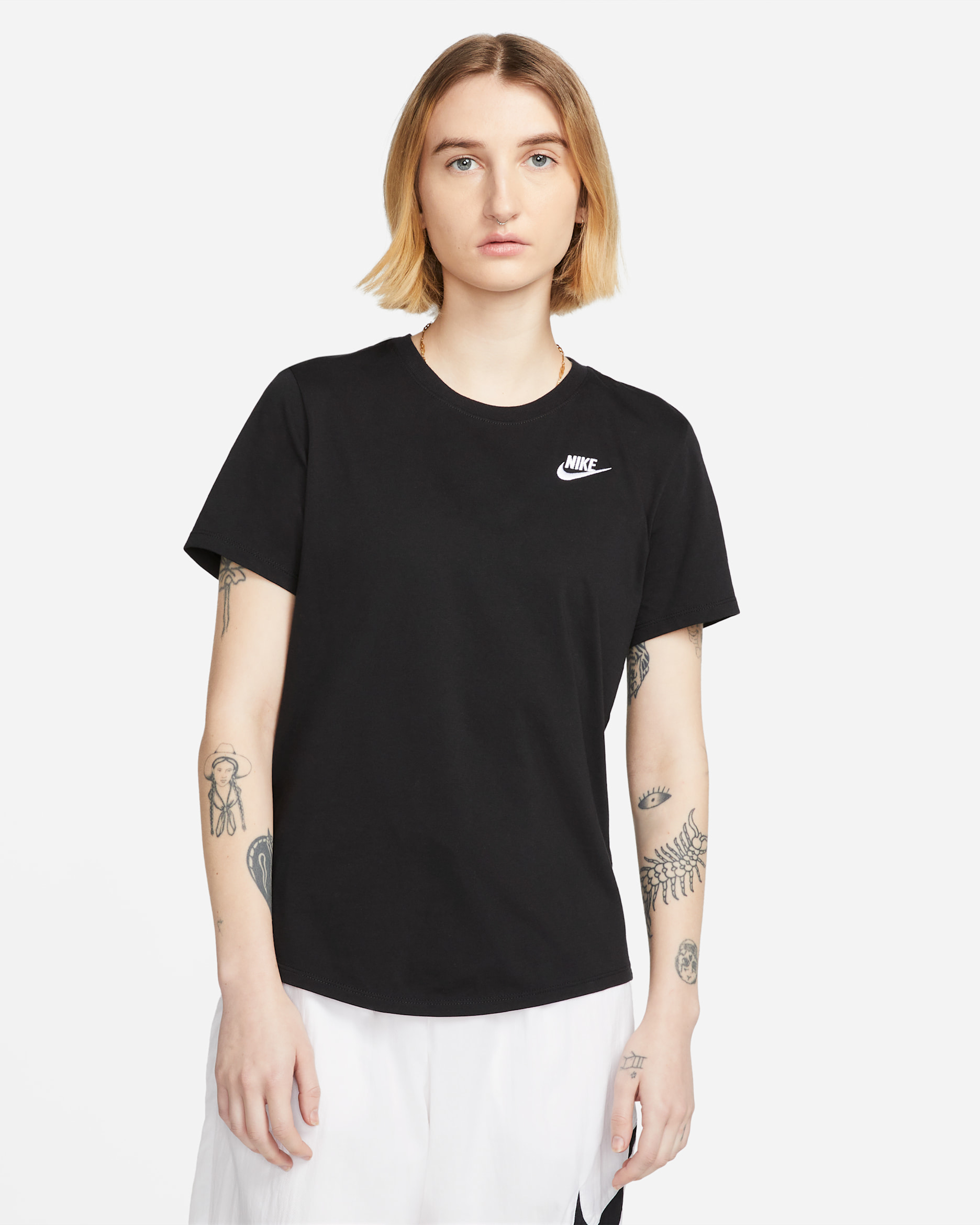 Nike Sportswear Club Essentials — Black/White