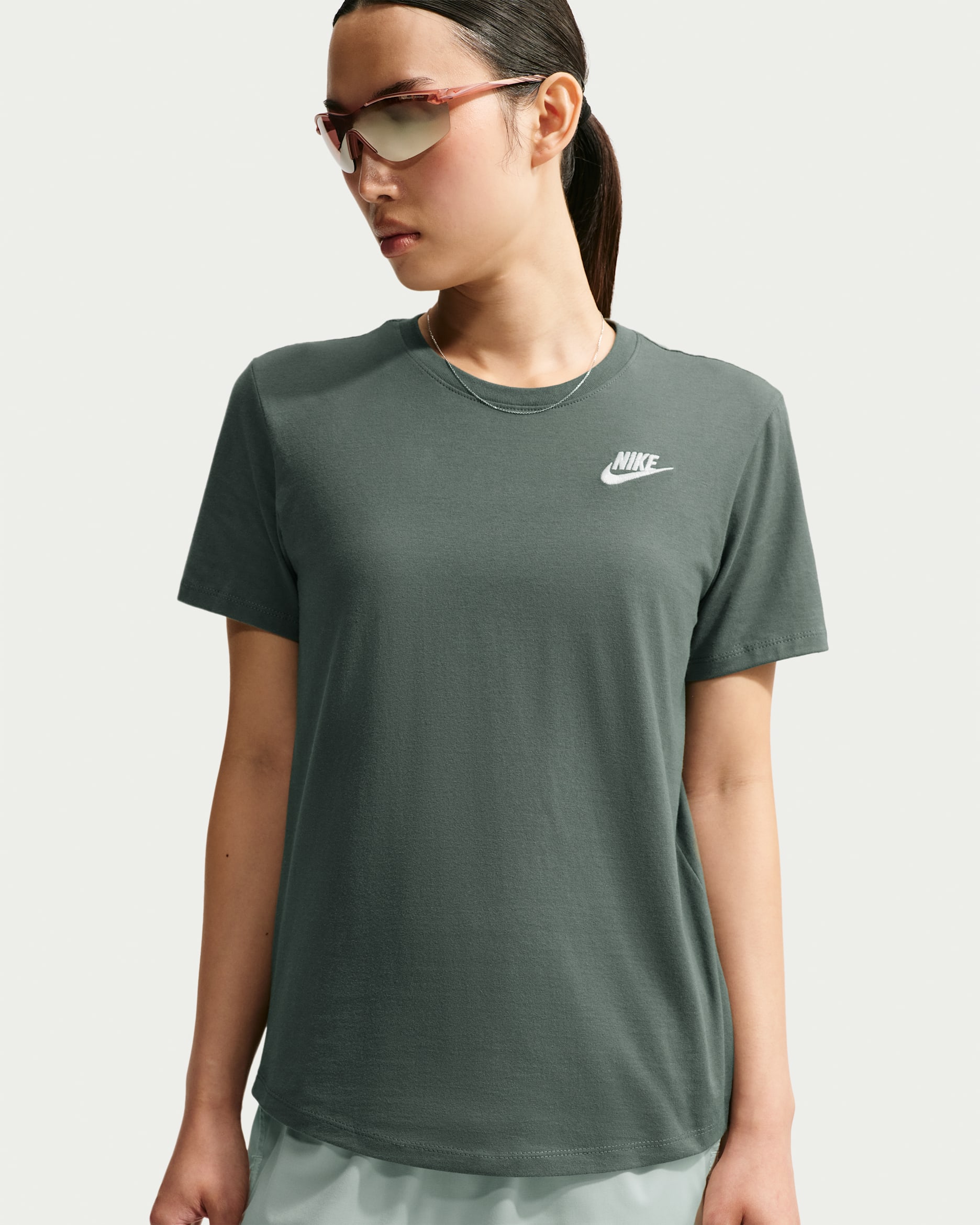 Nike Sportswear Club Essentials — Camo Green