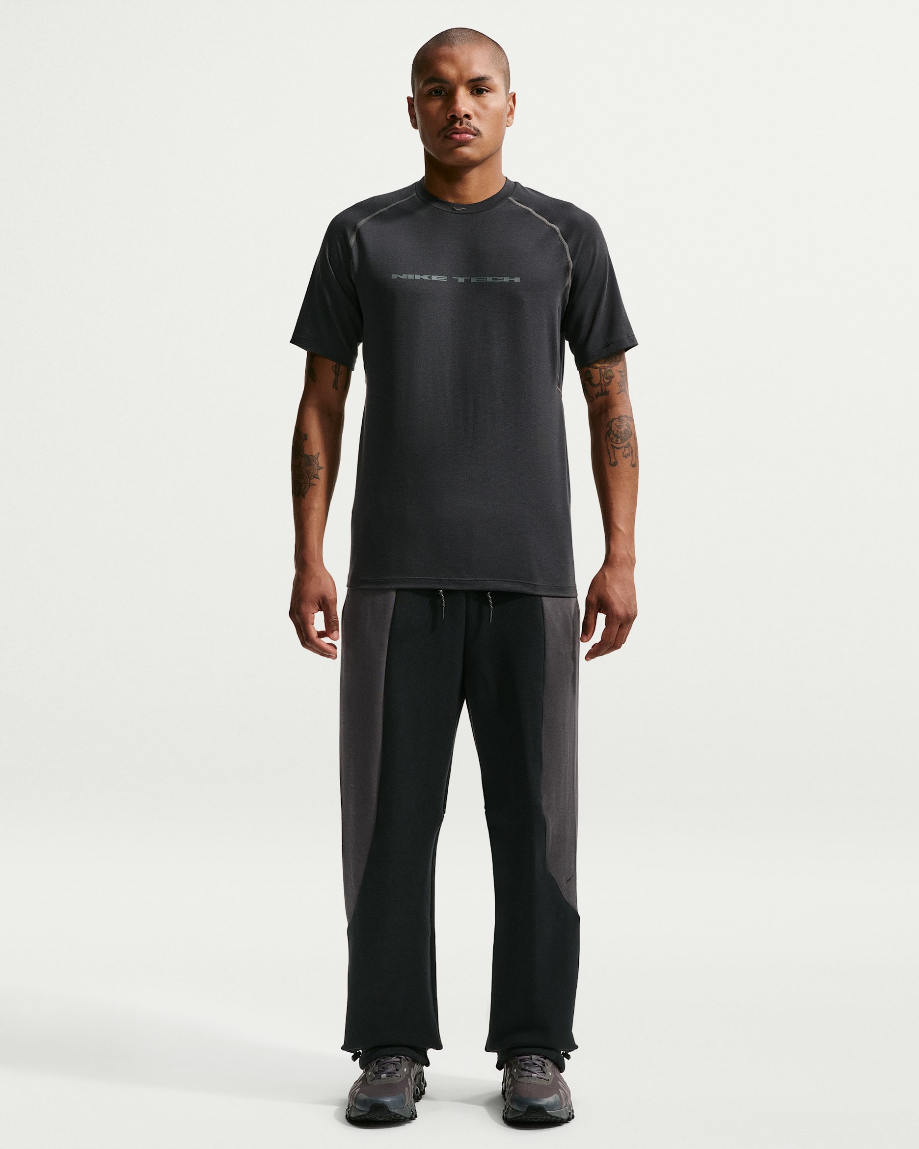 Nike Tech — Black/Anthracite/Black