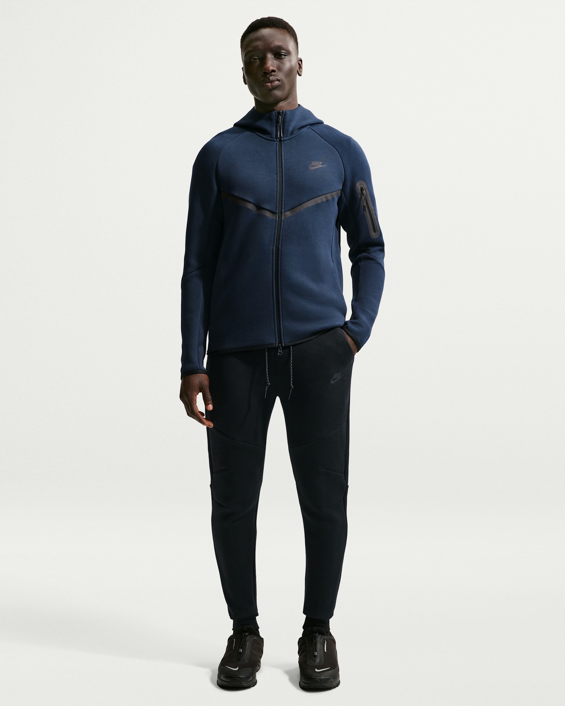 Nike Tech — Black/Black