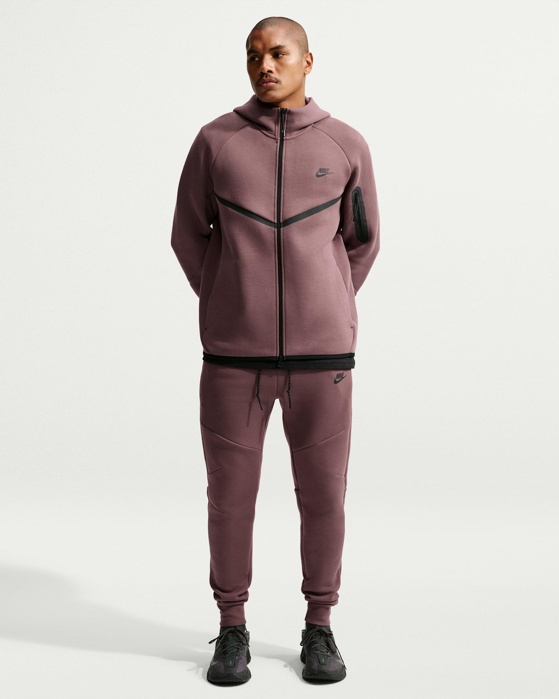 Nike Tech — Tattoo/Black
