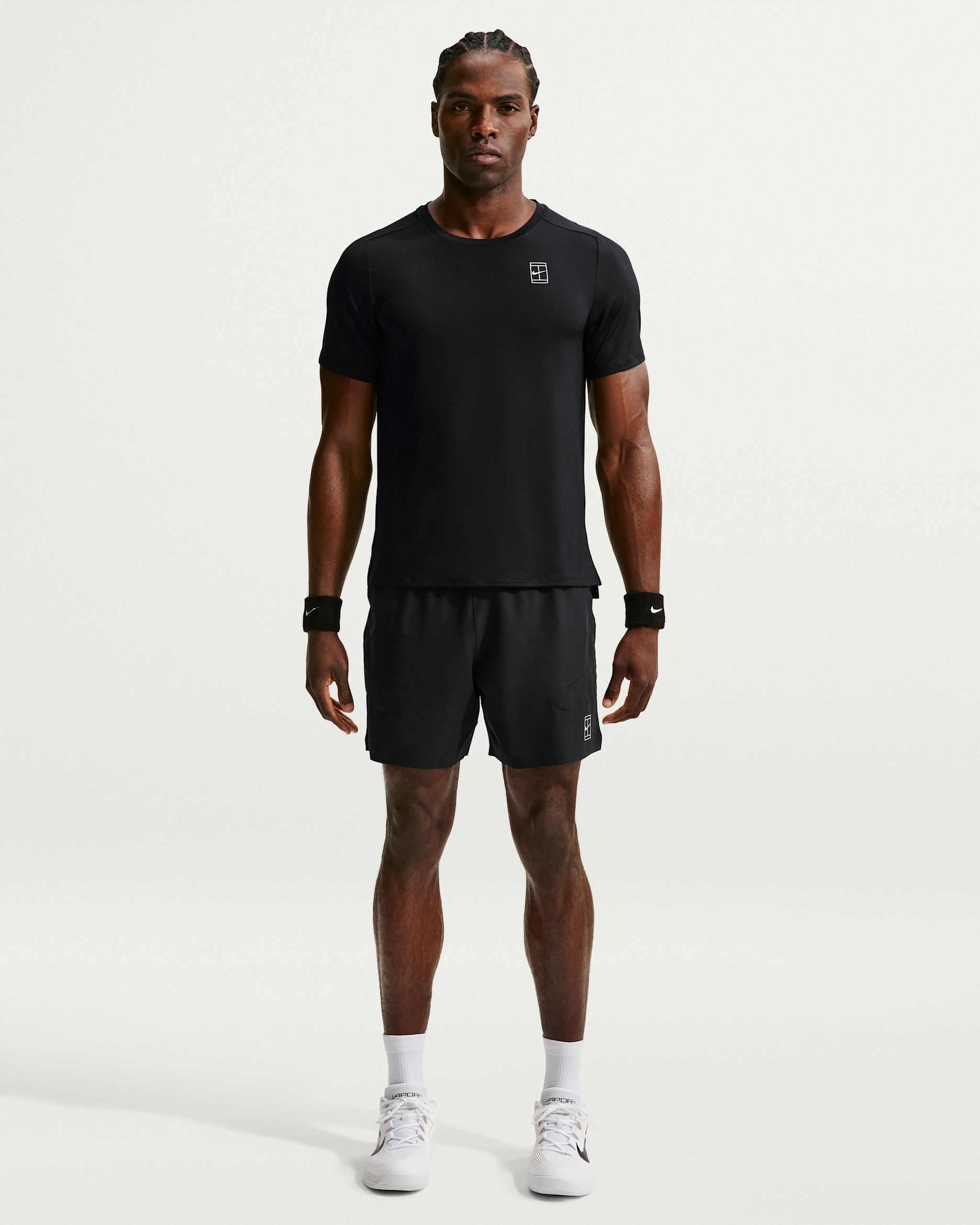 NikeCourt Advantage — Black/White