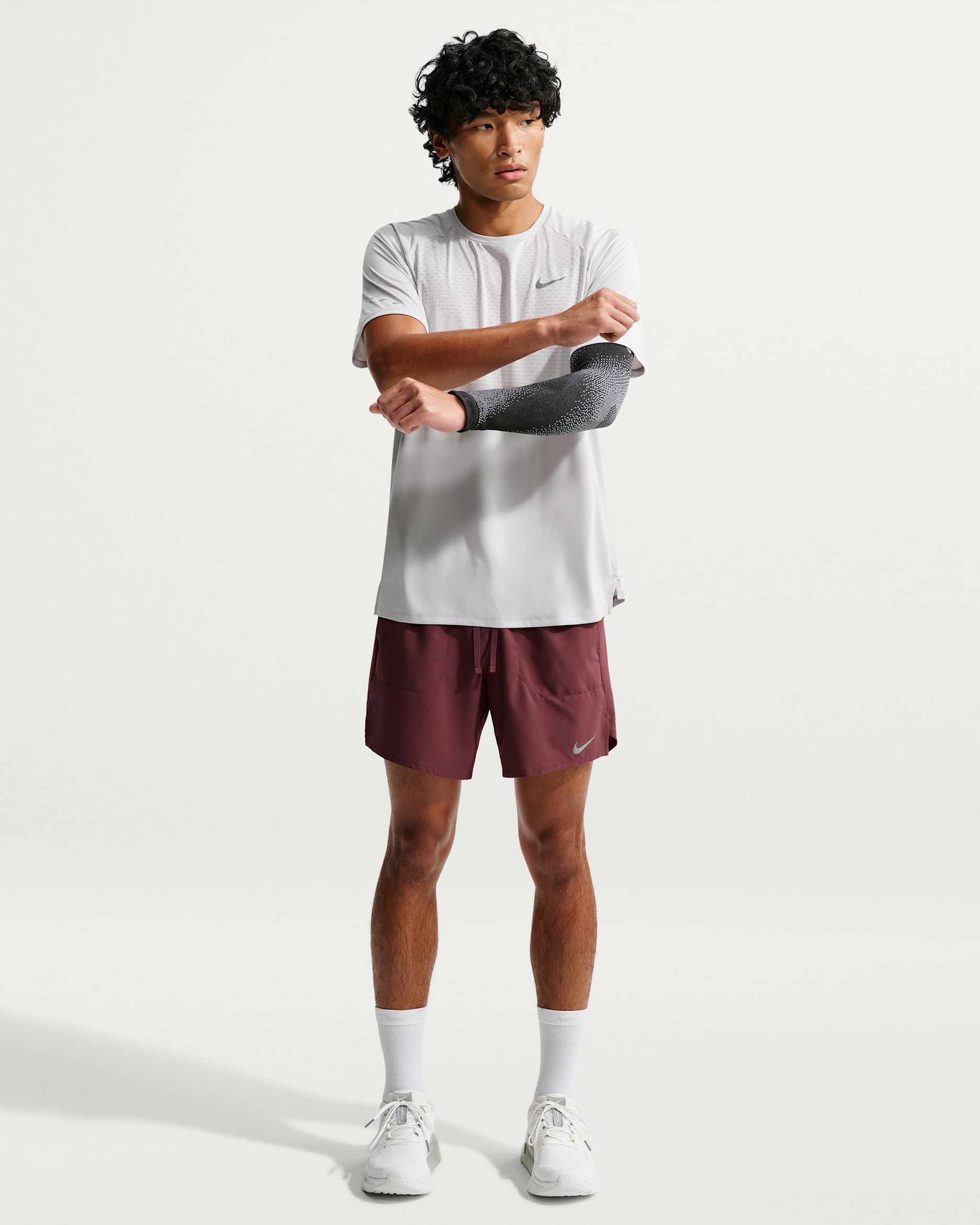 Nike Stride — Light Boulder