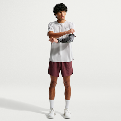 Nike Stride — Light Boulder