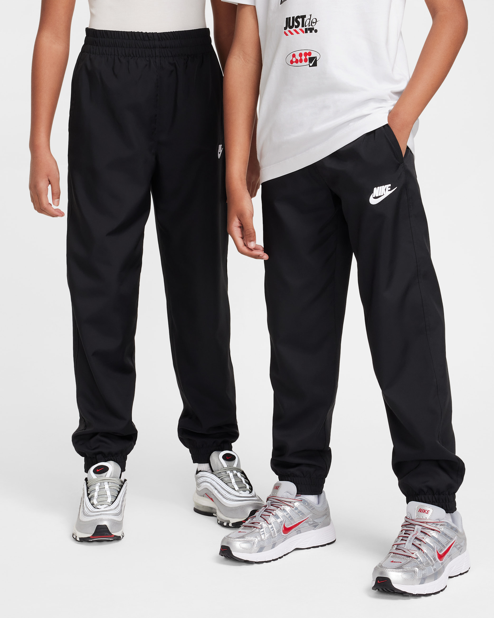 Nike Sportswear Club — Black/White