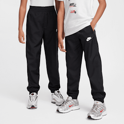Nike Sportswear Club — Black/White