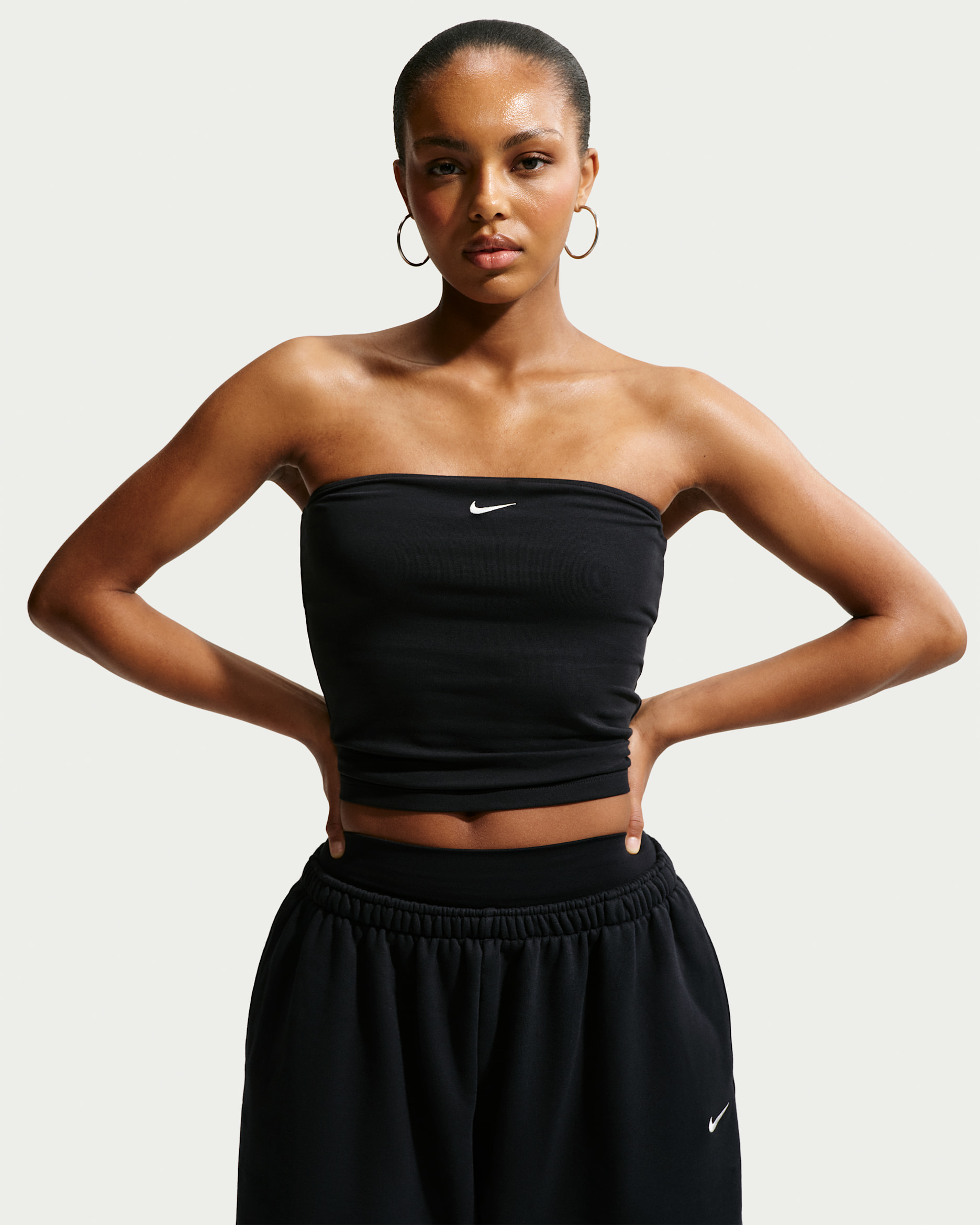 Nike Sportswear — Black/Sail