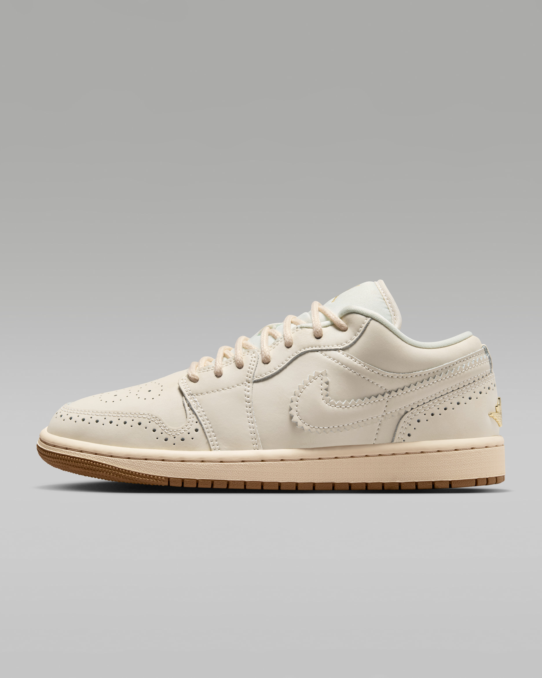 Air Jordan 1 Low SE — Chalk/Metallic Gold/Pearl White/Chalk