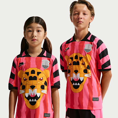 Nike x LEGO® Collection — Hyper Pink/Rush Red/Black