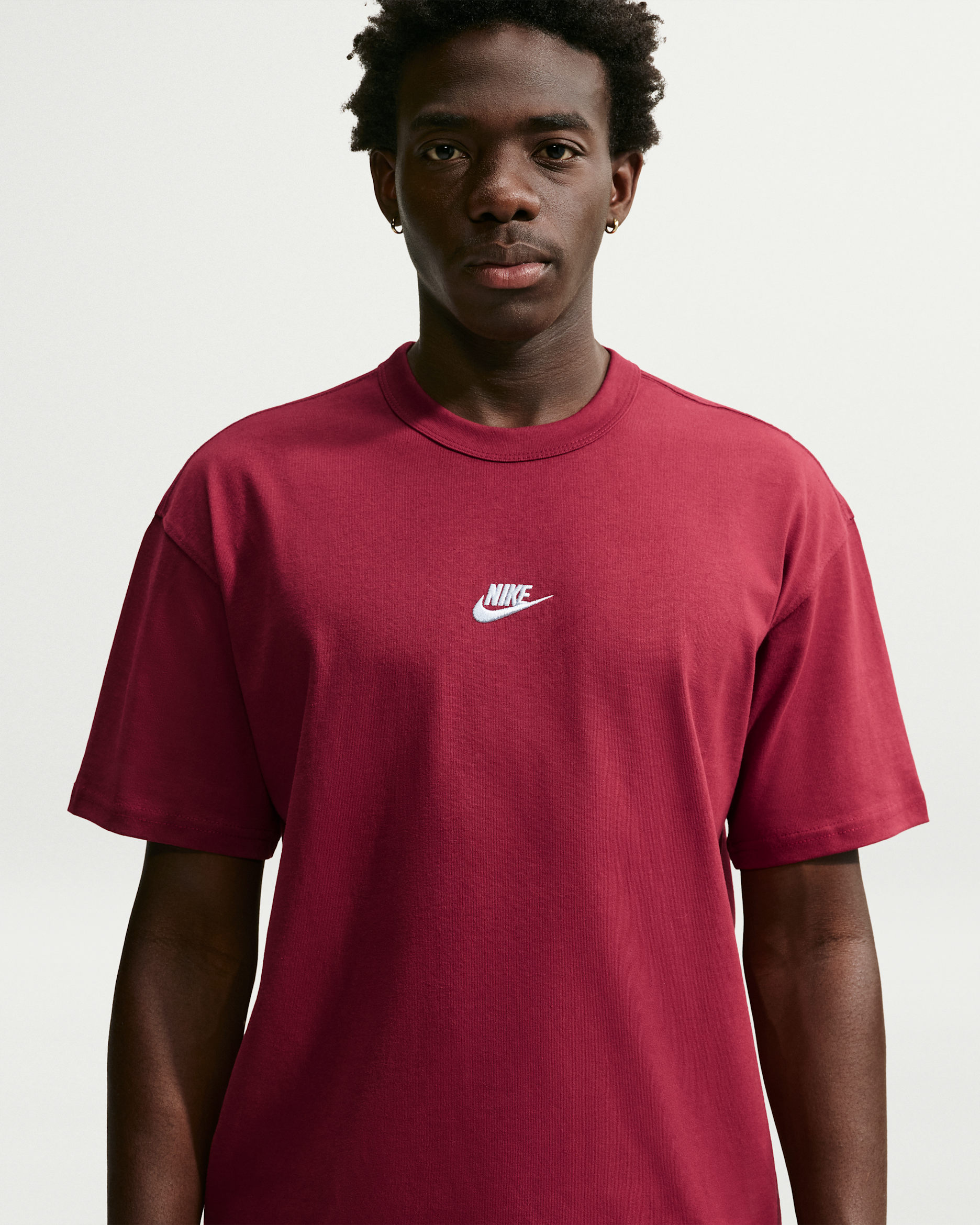 Nike Sportswear Premium Essentials — Team Red