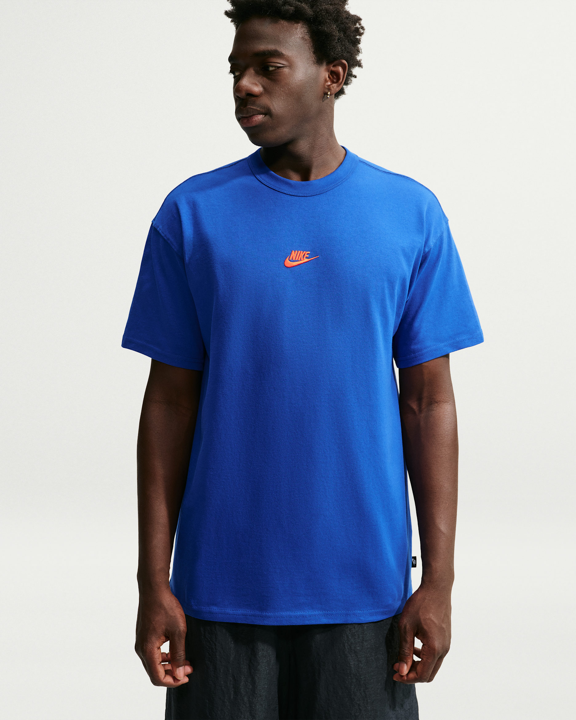 Nike Sportswear Premium Essentials — Old Royal