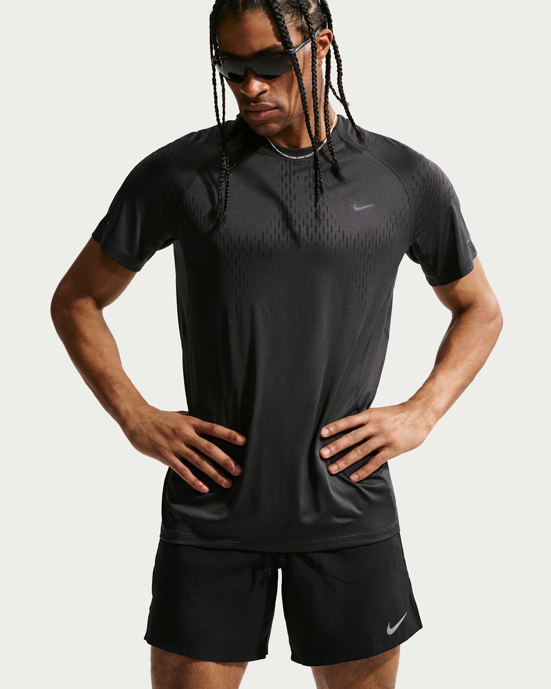 Nike Stride Plus — Off-Noir/Black